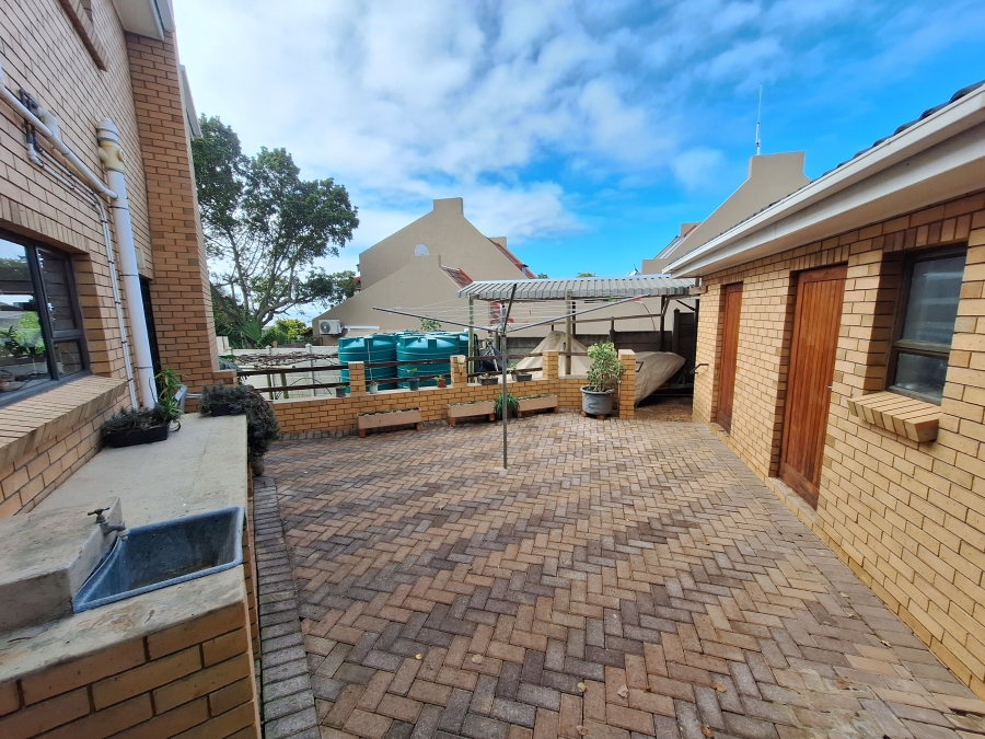 4 Bedroom Property for Sale in Wavecrest Eastern Cape